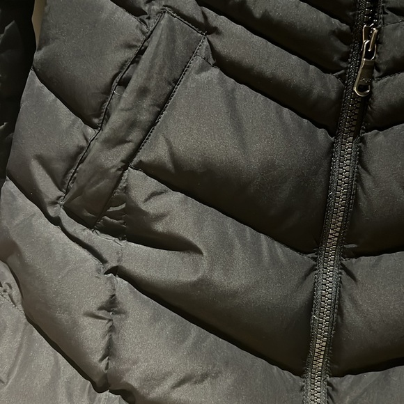 MAJOR PRICE DROP ❤️🔥 QUEENS QUILTED PUFFER W/FAUX FUR HOOD TRIM - Picture 5 of 8